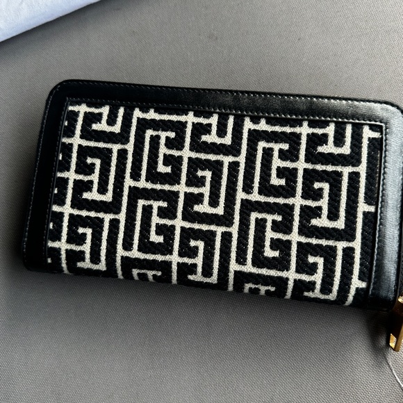 New Balmain 1945 zip around wallet clutch - Picture 8 of 8